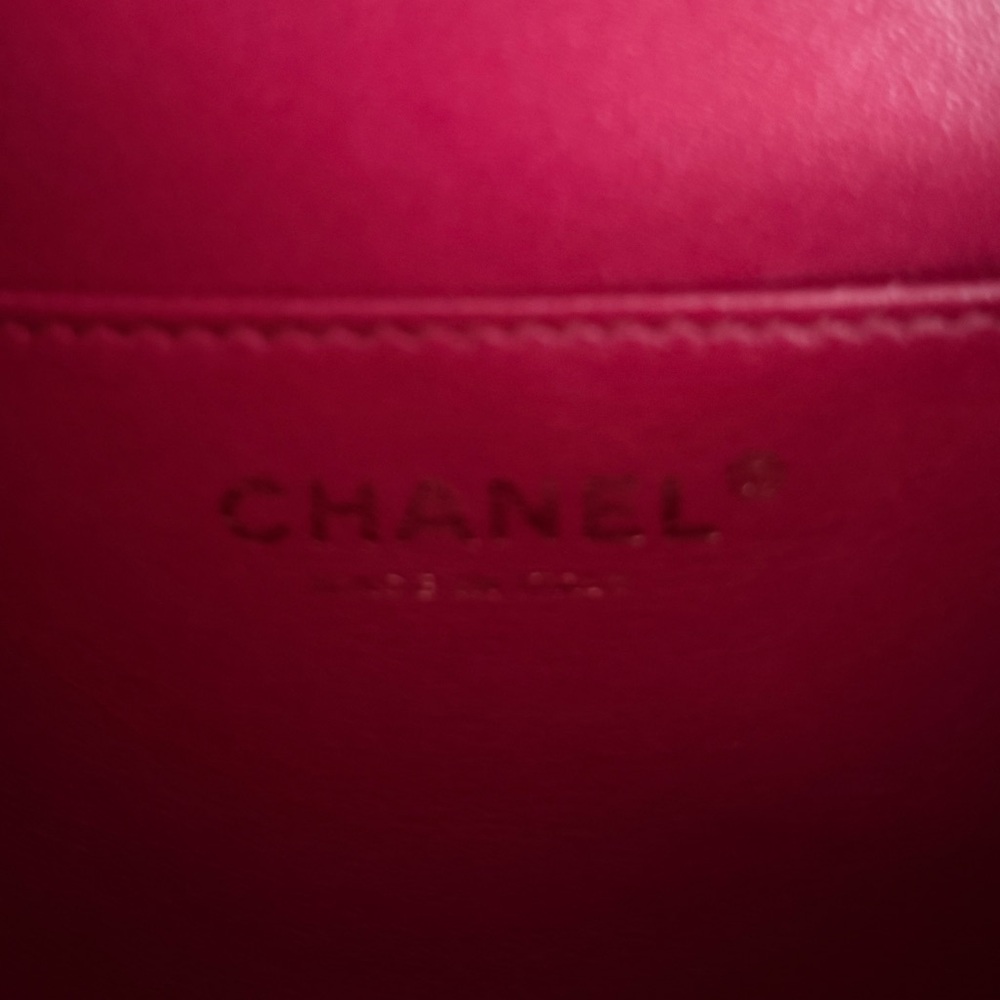 CHANEL Filigree Vertical Vanity Case Quilted Caviar EUC Box 2 COA’s ~ FLASH SALE - Picture 8 of 13